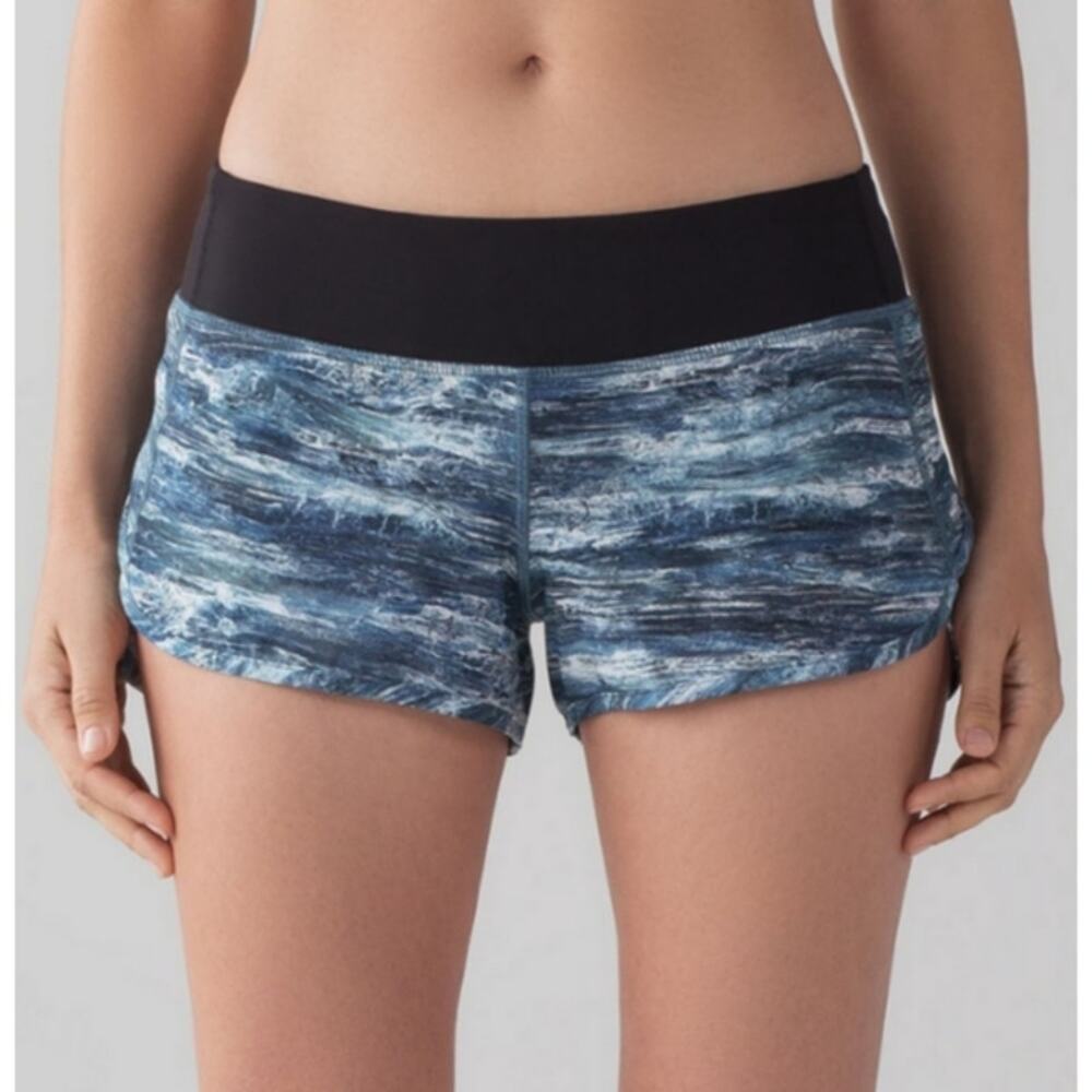 Lululemon Speed Short 4 Way Stretch 2.5" in Aerial Drift